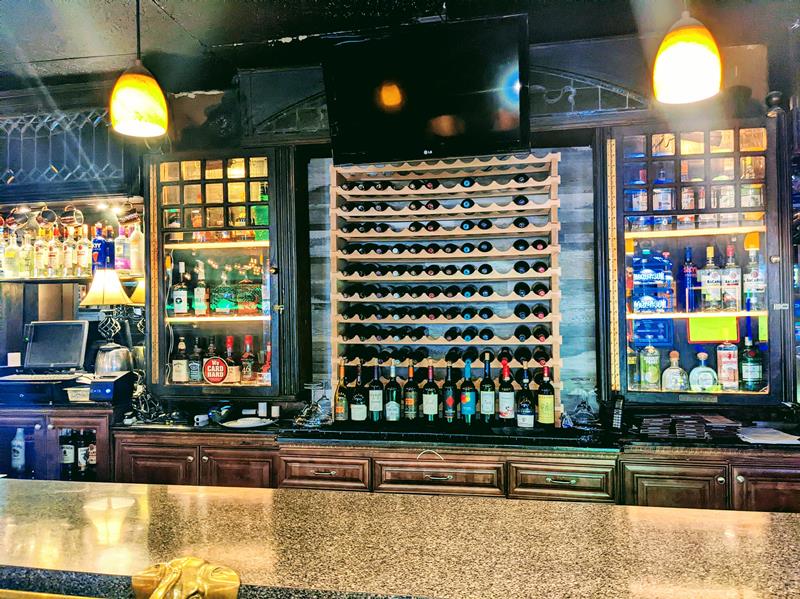 Wolfs Head Restaurant & Bar